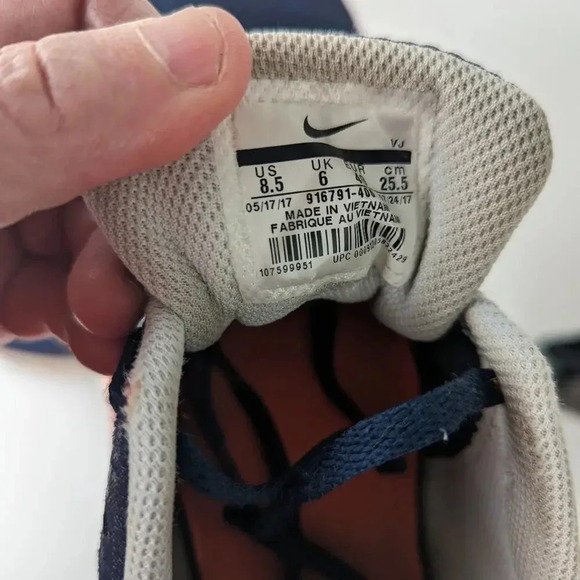 Nike Air Max Tavas Sneakers - Picture 7 of 9